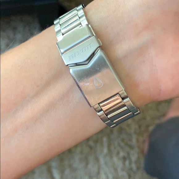 Nixon “The Small Player” women’s watch - Picture 2 of 6